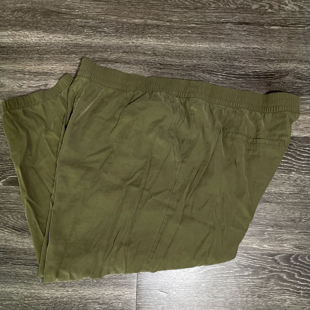 Widens old navy pants